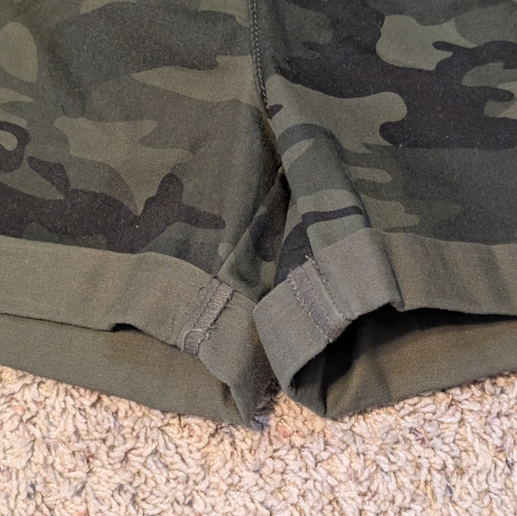 Time & Tru Camo Shorts with Roll-up Hem SZ 20 - Picture 3 of 9